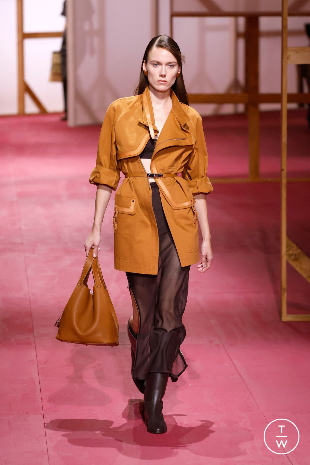 Fashion Week Paris Spring/Summer 2025 look 49 from the Hermès collection 女装