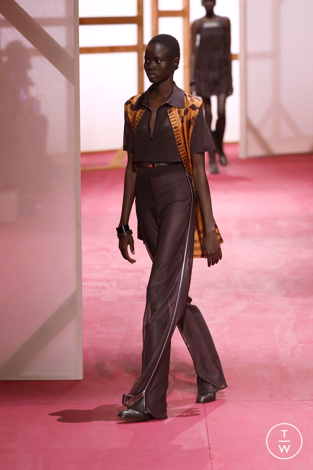 Fashion Week Paris Spring-Summer 2025 look 50 from the Hermès collection womenswear
