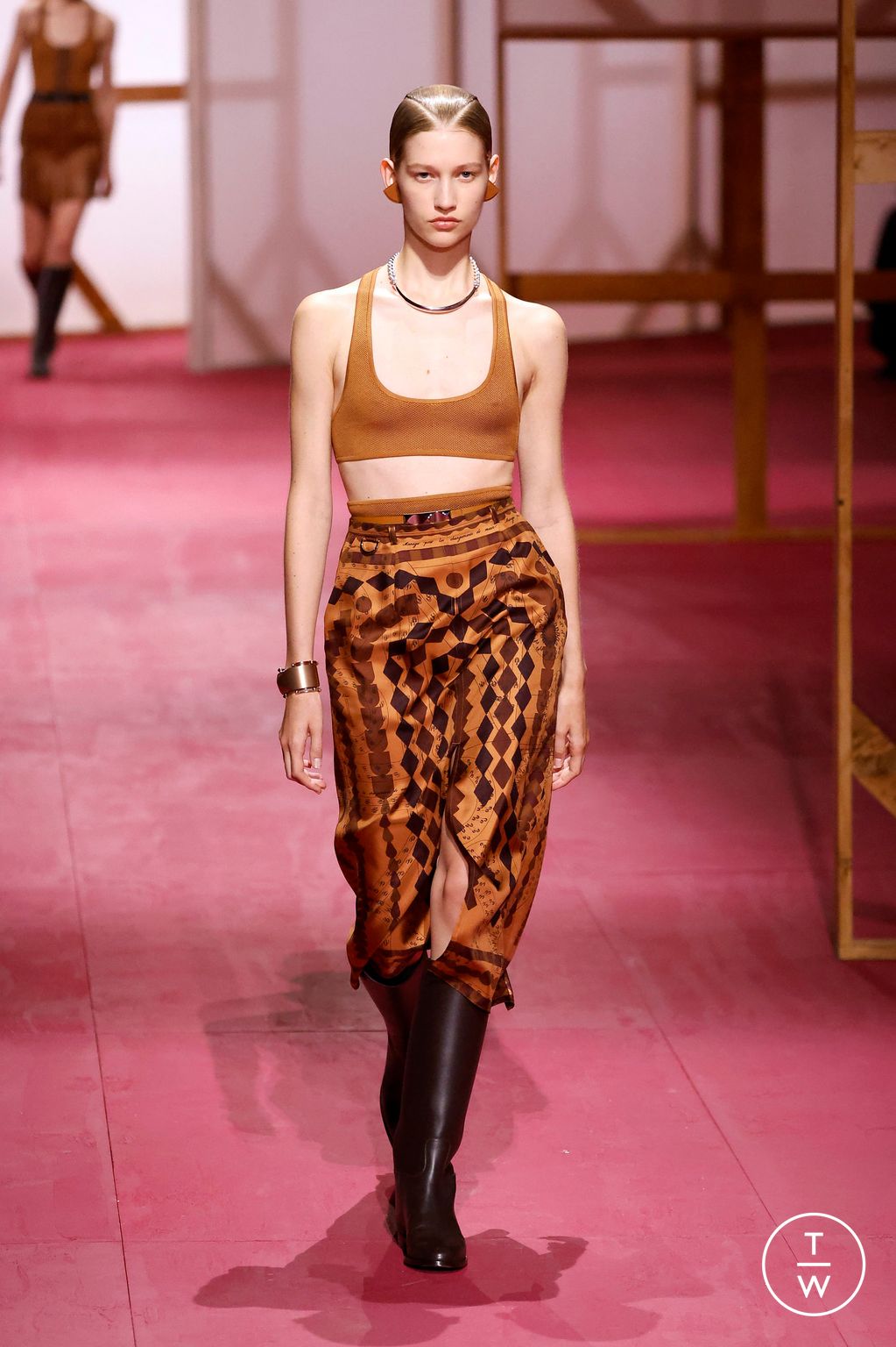 Fashion Week Paris Spring/Summer 2025 look 54 from the Hermès collection 女装