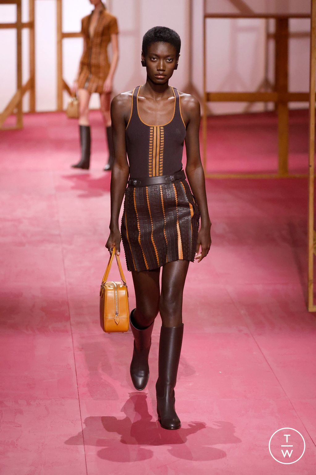Fashion Week Paris Spring/Summer 2025 look 57 from the Hermès collection womenswear