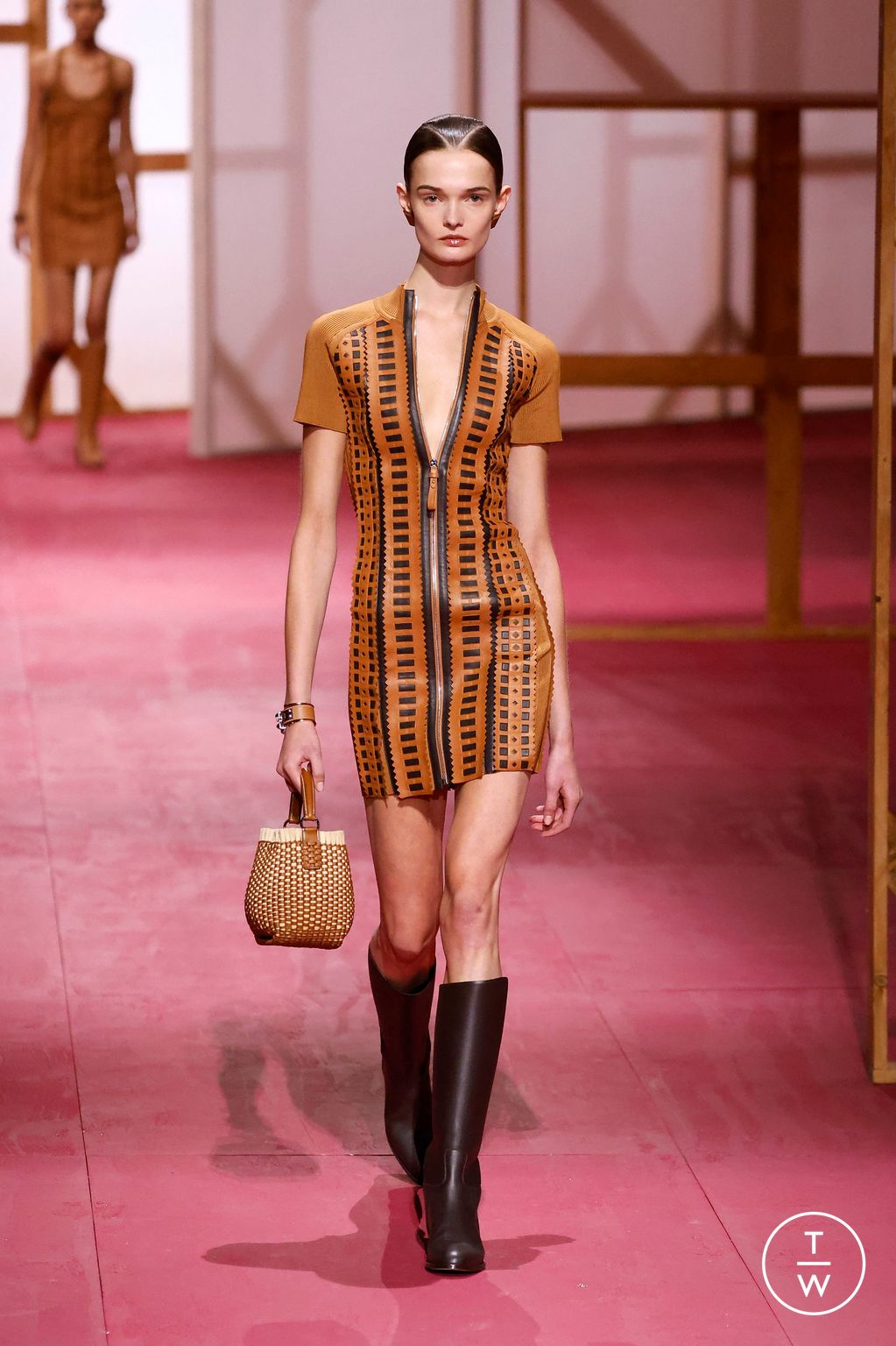 Fashion Week Paris Spring/Summer 2025 look 58 from the Hermès collection womenswear