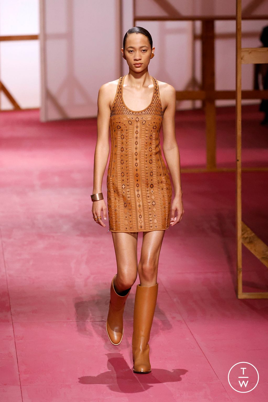 Fashion Week Paris Spring/Summer 2025 look 60 from the Hermès collection 女装