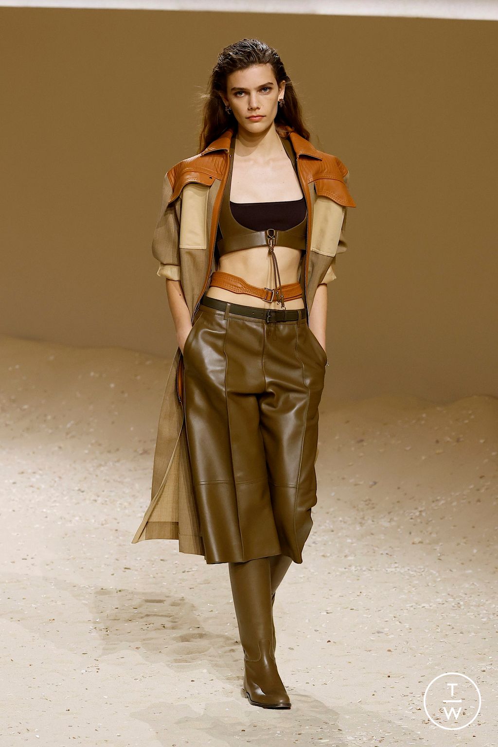 Fashion Week Paris Spring/Summer 2026 look 1 from the Hermès collection 女装