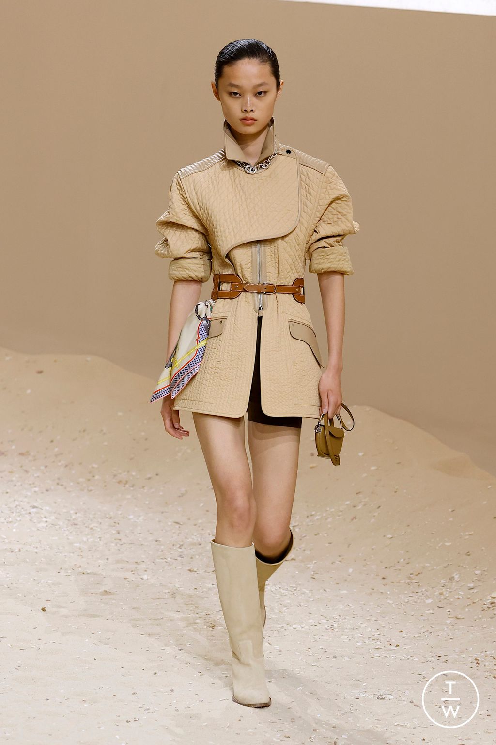Fashion Week Paris Spring/Summer 2026 look 15 from the Hermès collection womenswear