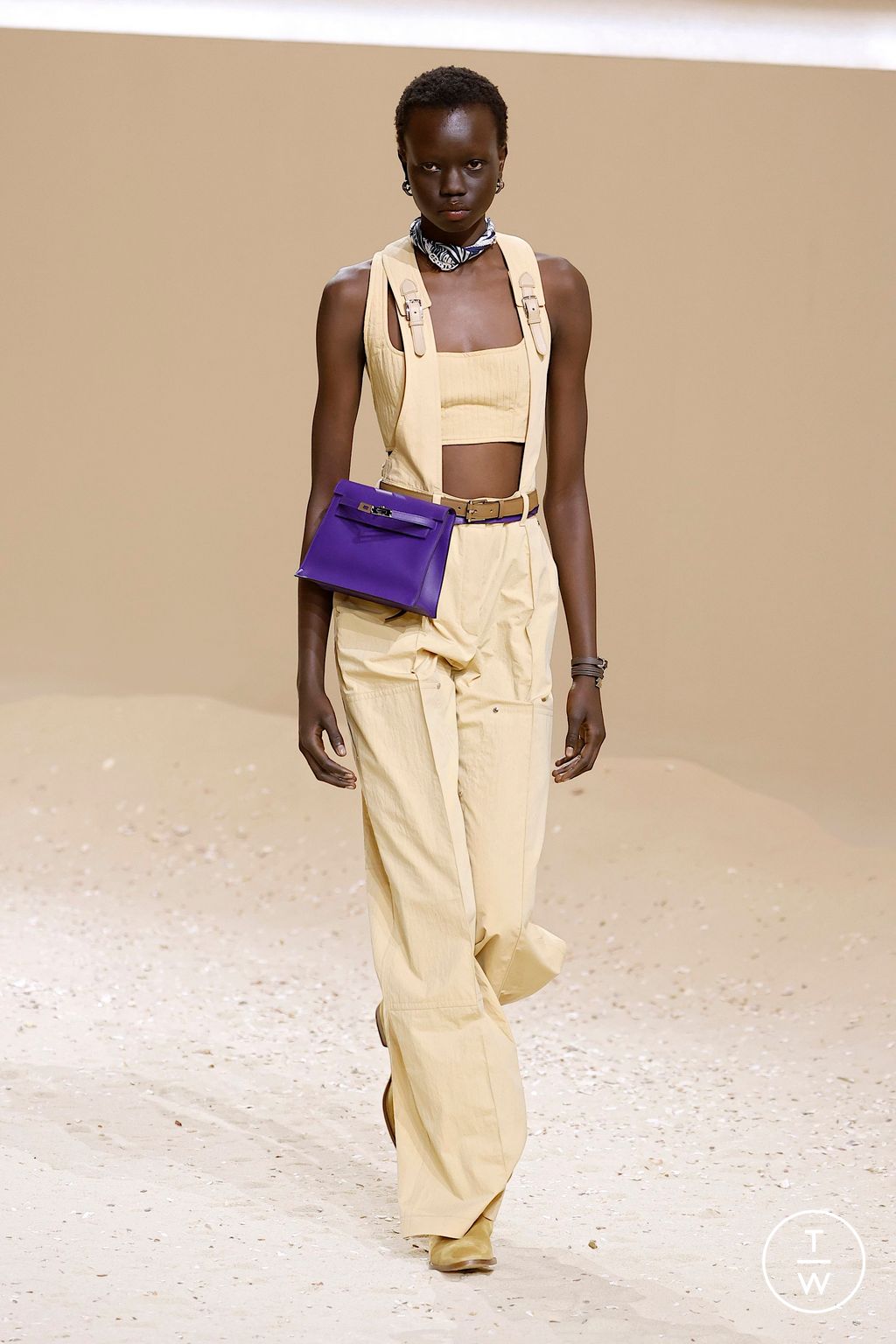 Fashion Week Paris Spring/Summer 2026 look 16 from the Hermès collection womenswear