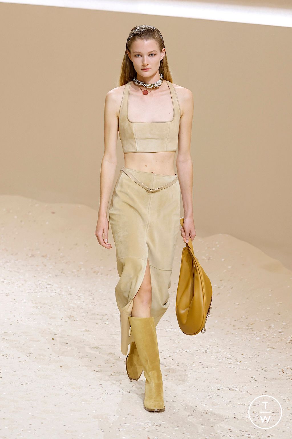 Fashion Week Paris Spring/Summer 2026 look 17 from the Hermès collection womenswear