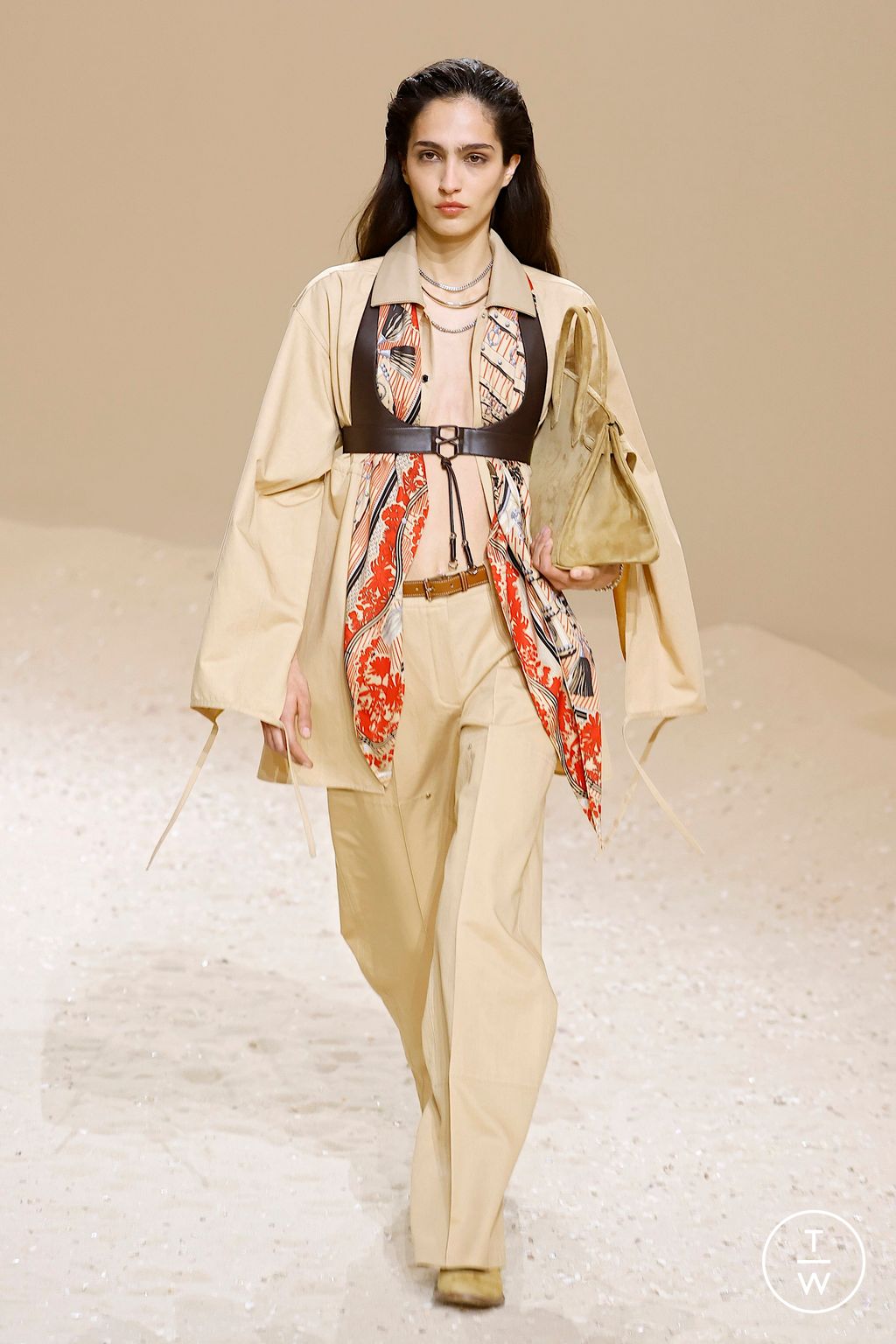 Fashion Week Paris Spring/Summer 2026 look 18 from the Hermès collection womenswear