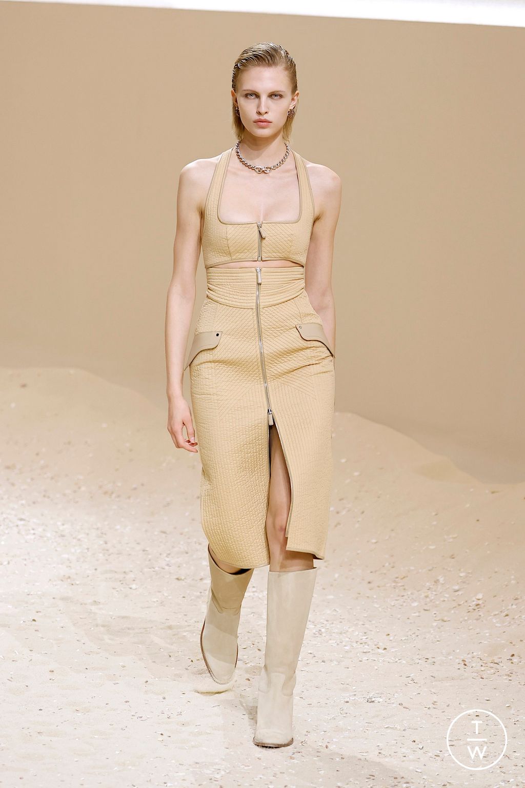 Fashion Week Paris Spring/Summer 2026 look 21 from the Hermès collection womenswear