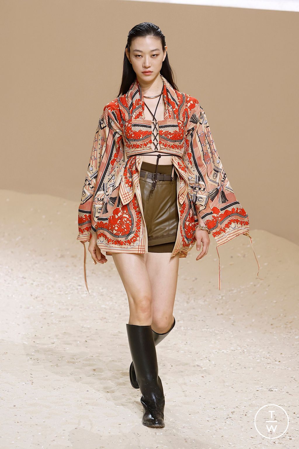 Fashion Week Paris Spring/Summer 2026 look 25 from the Hermès collection womenswear