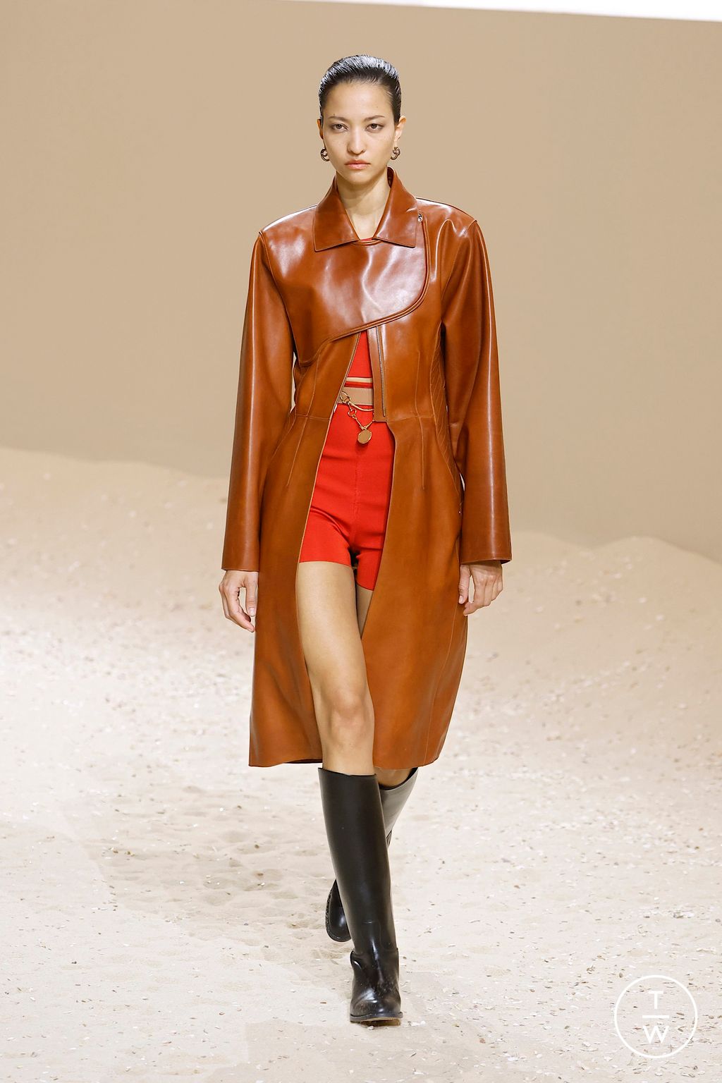 Fashion Week Paris Spring/Summer 2026 look 29 from the Hermès collection womenswear