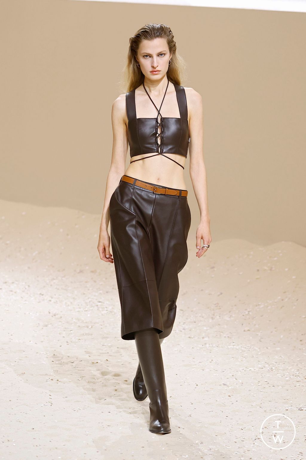 Fashion Week Paris Spring/Summer 2026 look 32 from the Hermès collection womenswear