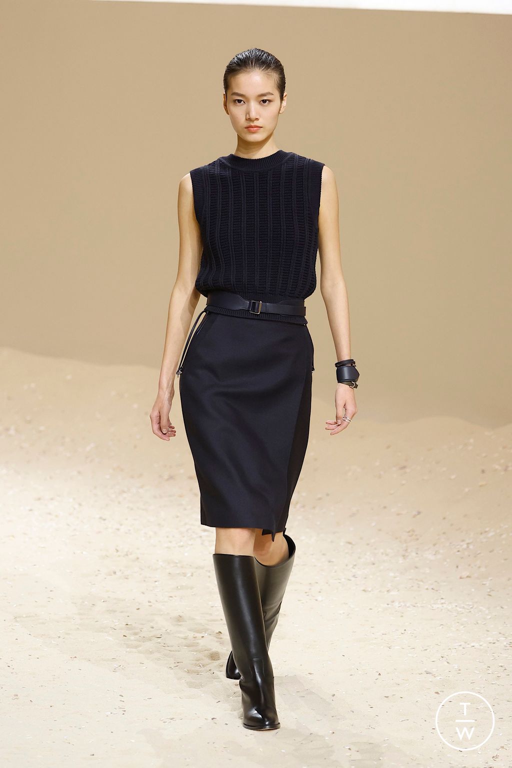 Fashion Week Paris Spring/Summer 2026 look 37 from the Hermès collection womenswear