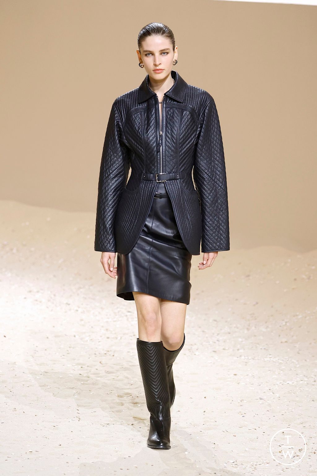 Fashion Week Paris Spring/Summer 2026 look 53 from the Hermès collection womenswear