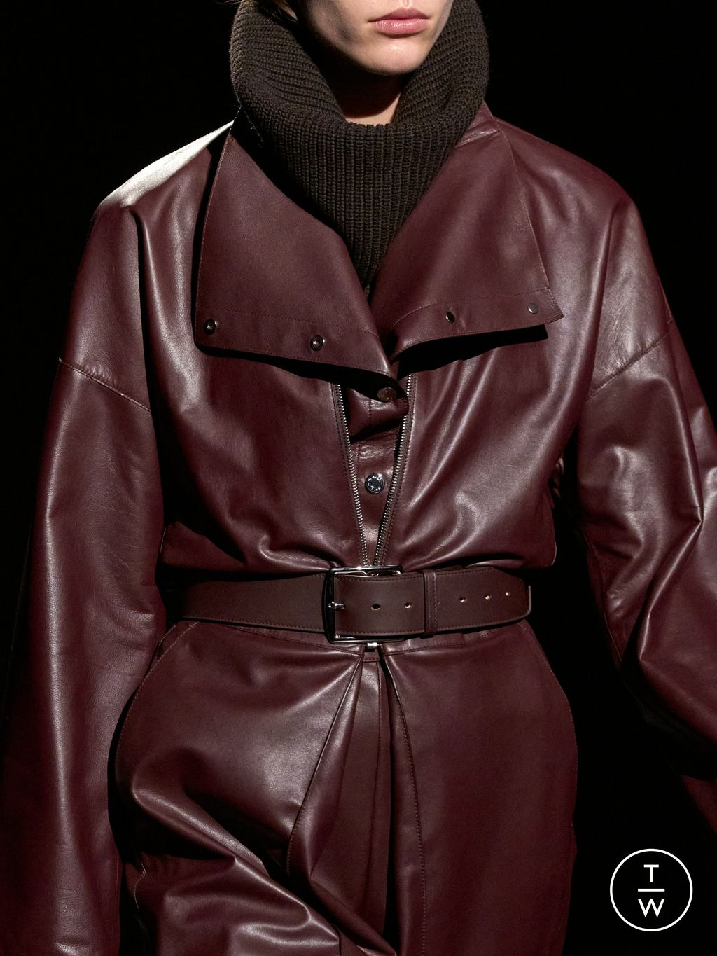 Fashion Week Paris Fall/Winter 2024 look 31 from the Hermès collection womenswear accessories