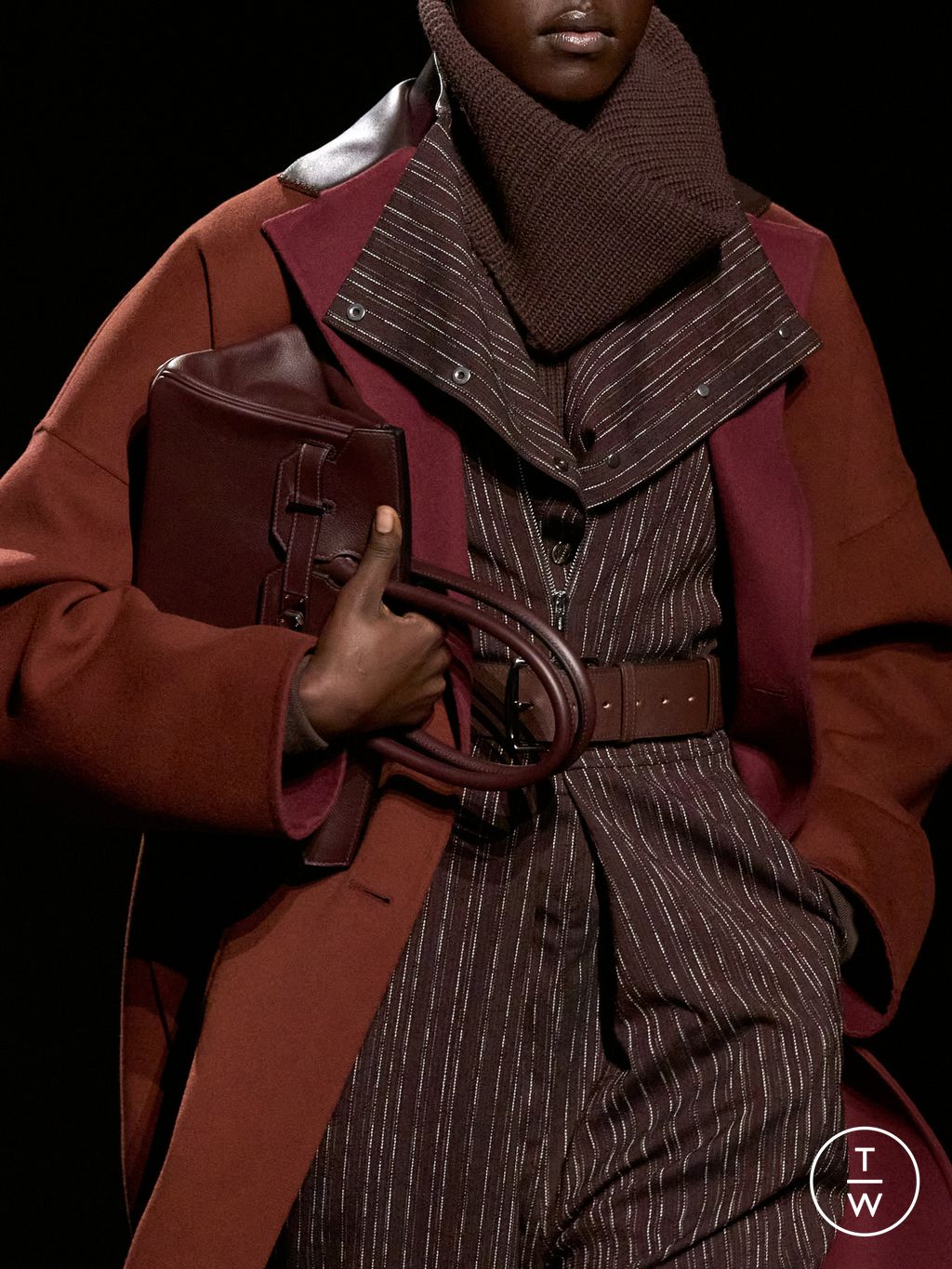 Fashion Week Paris Fall/Winter 2024 look 4 from the Hermès collection womenswear accessories