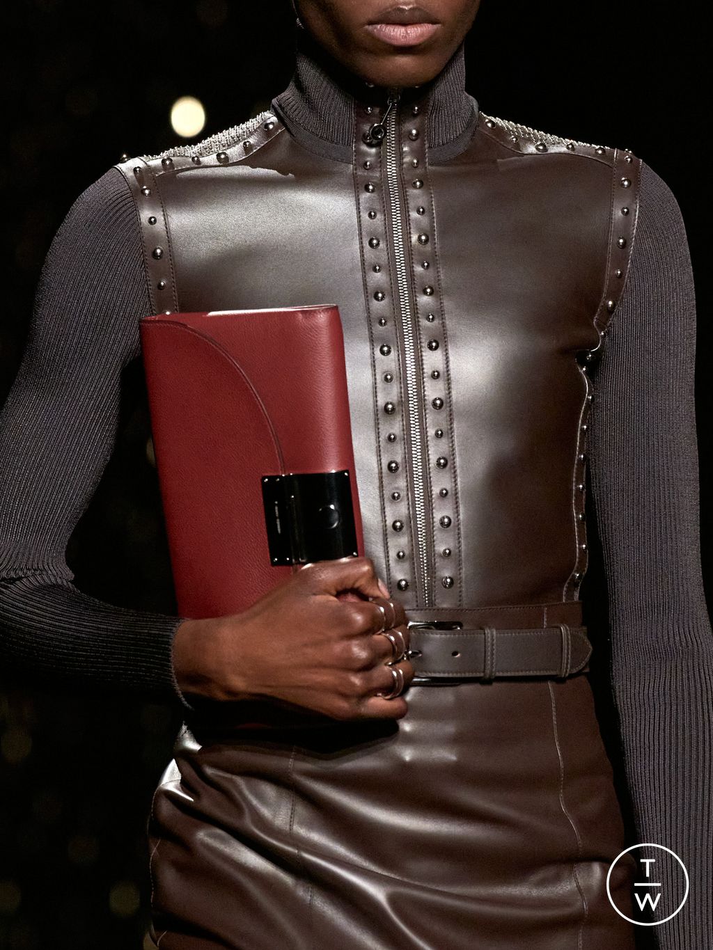 Fashion Week Paris Fall/Winter 2024 look 8 from the Hermès collection womenswear accessories