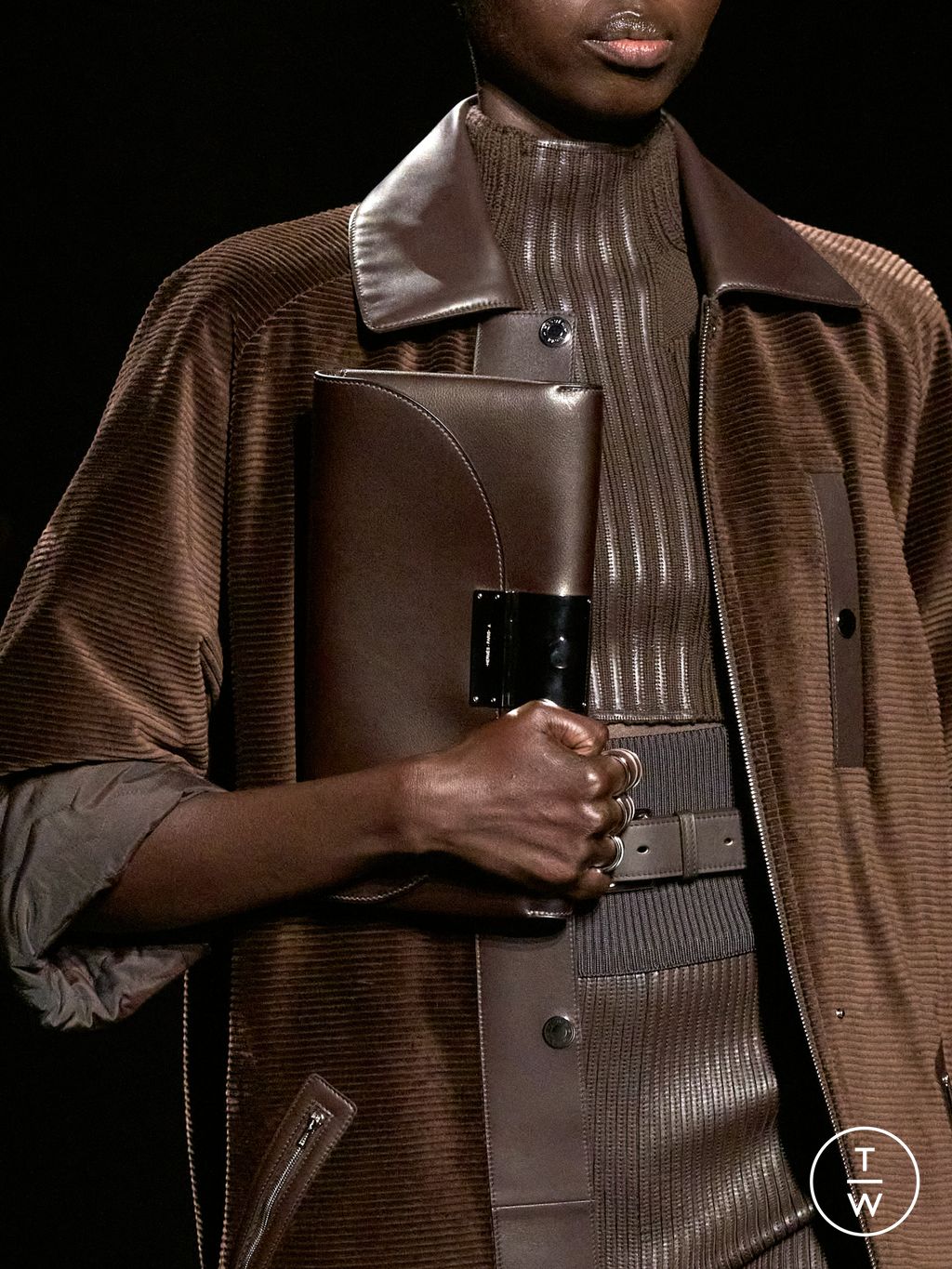 Fashion Week Paris Fall/Winter 2024 look 9 from the Hermès collection 女装配饰