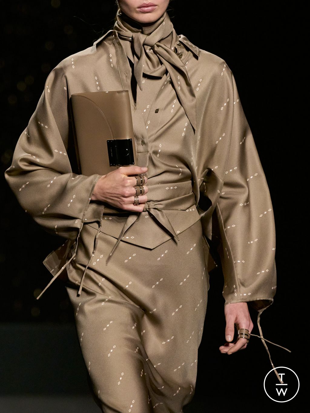 Fashion Week Paris Fall/Winter 2024 look 16 from the Hermès collection womenswear accessories