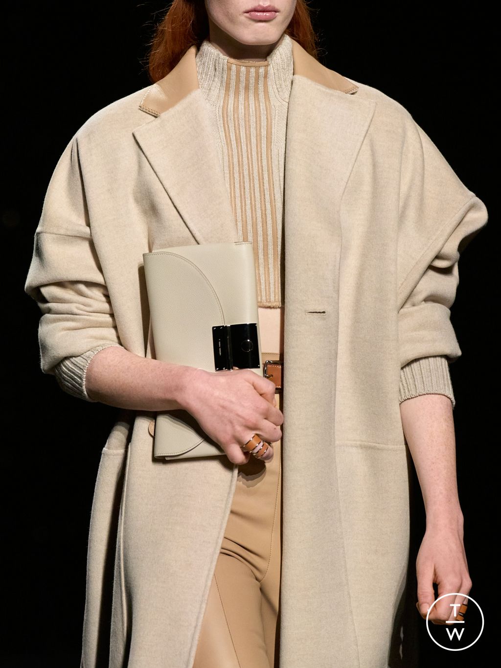 Fashion Week Paris Fall/Winter 2024 look 18 from the Hermès collection womenswear accessories