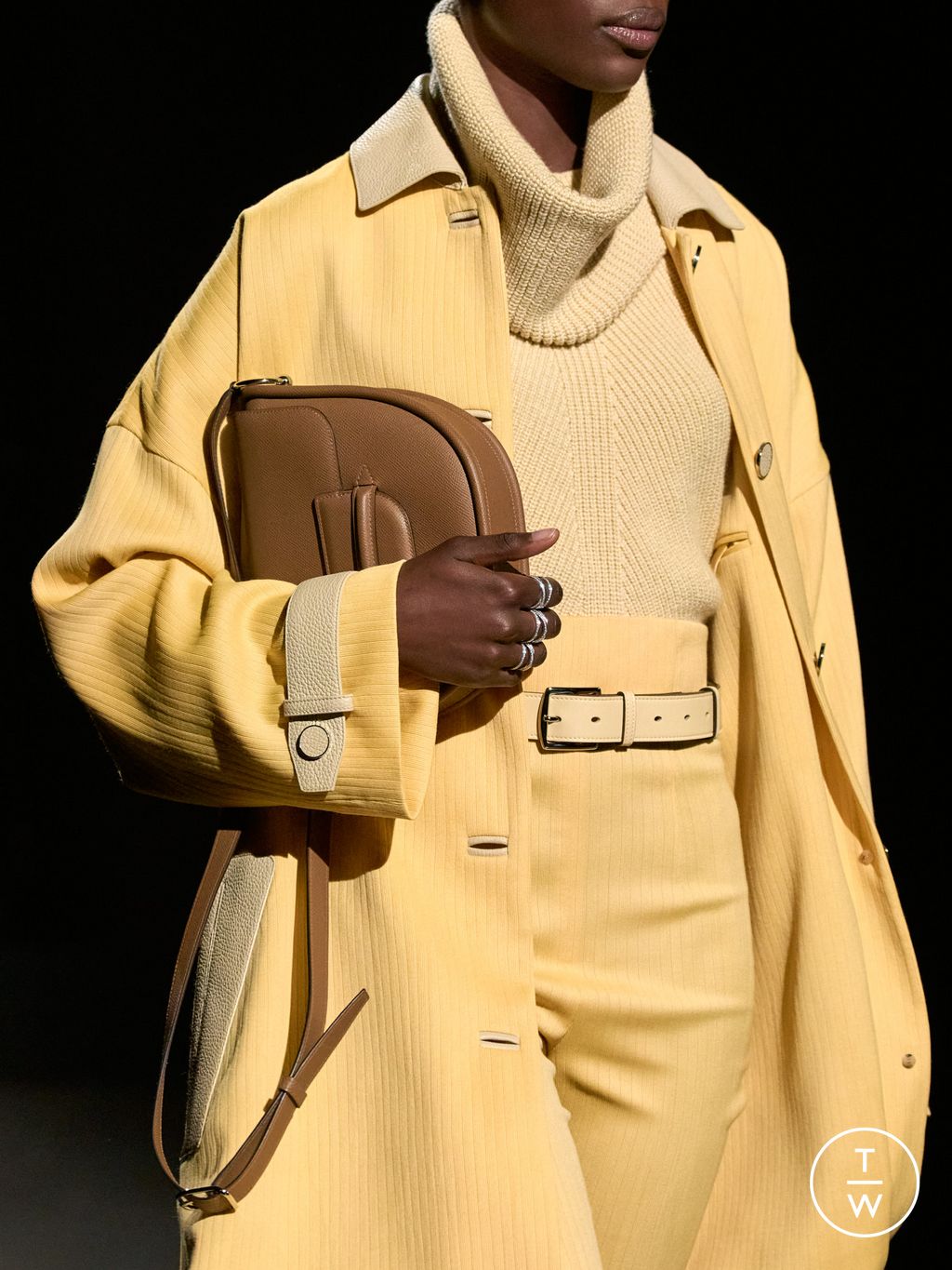 Fashion Week Paris Fall/Winter 2024 look 19 from the Hermès collection womenswear accessories