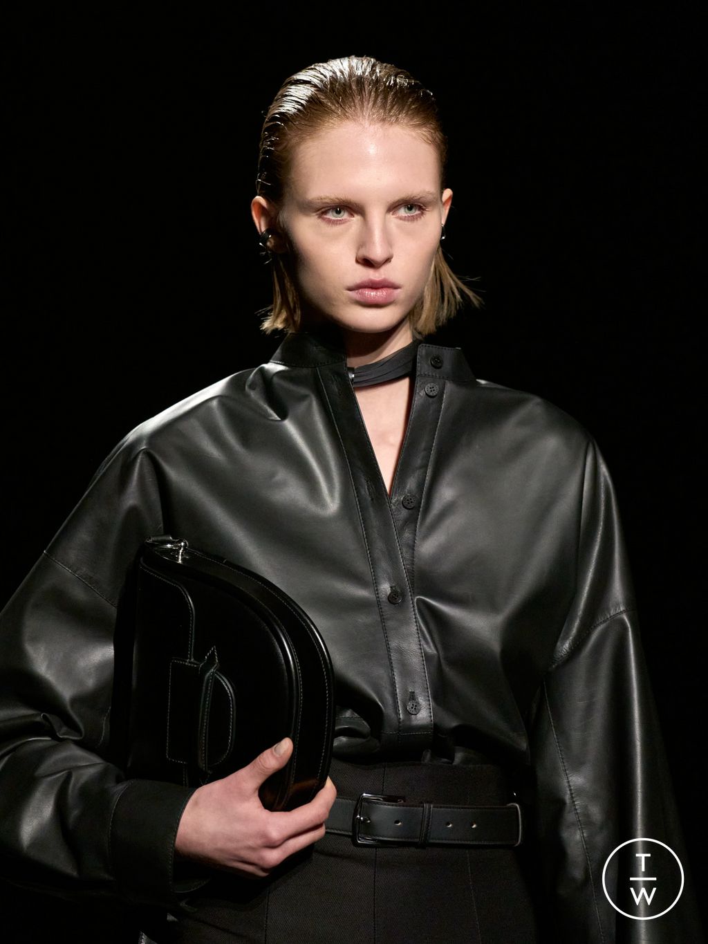 Fashion Week Paris Fall/Winter 2024 look 21 from the Hermès collection 女装配饰
