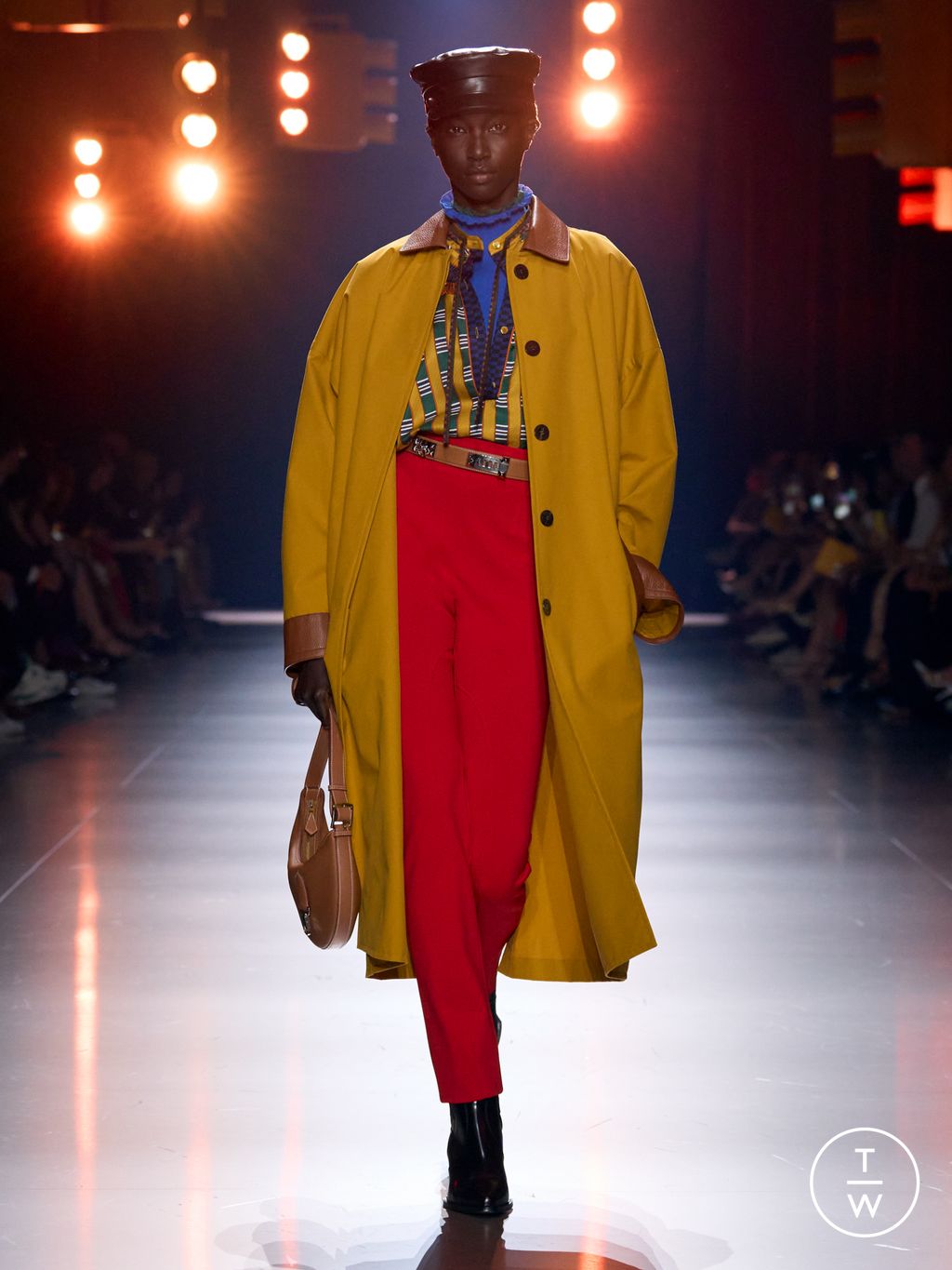 Fashion Week Paris Resort 2025 look 1 de la collection Hermès womenswear