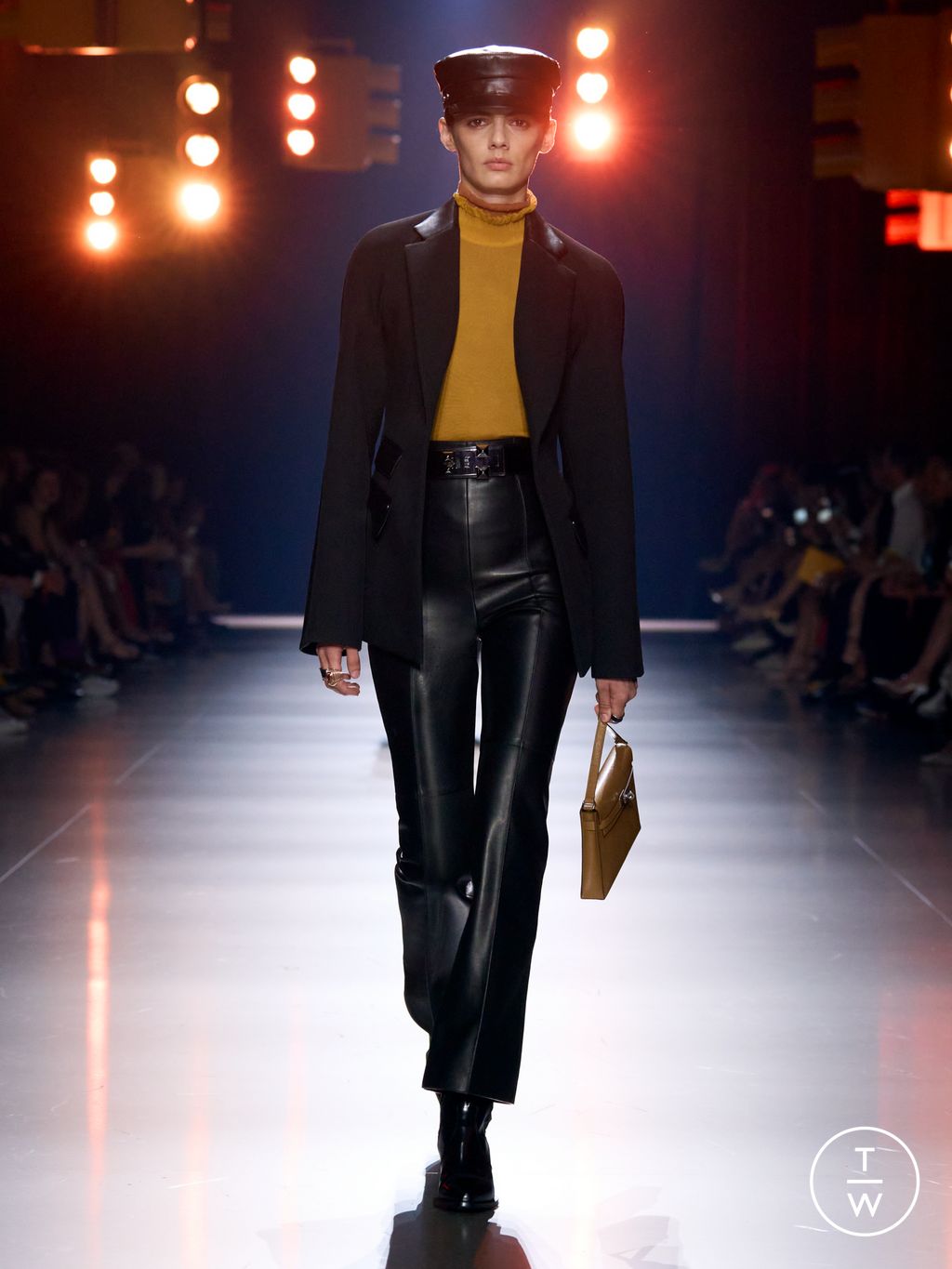 Fashion Week Paris Resort 2025 look 4 from the Hermès collection 女装
