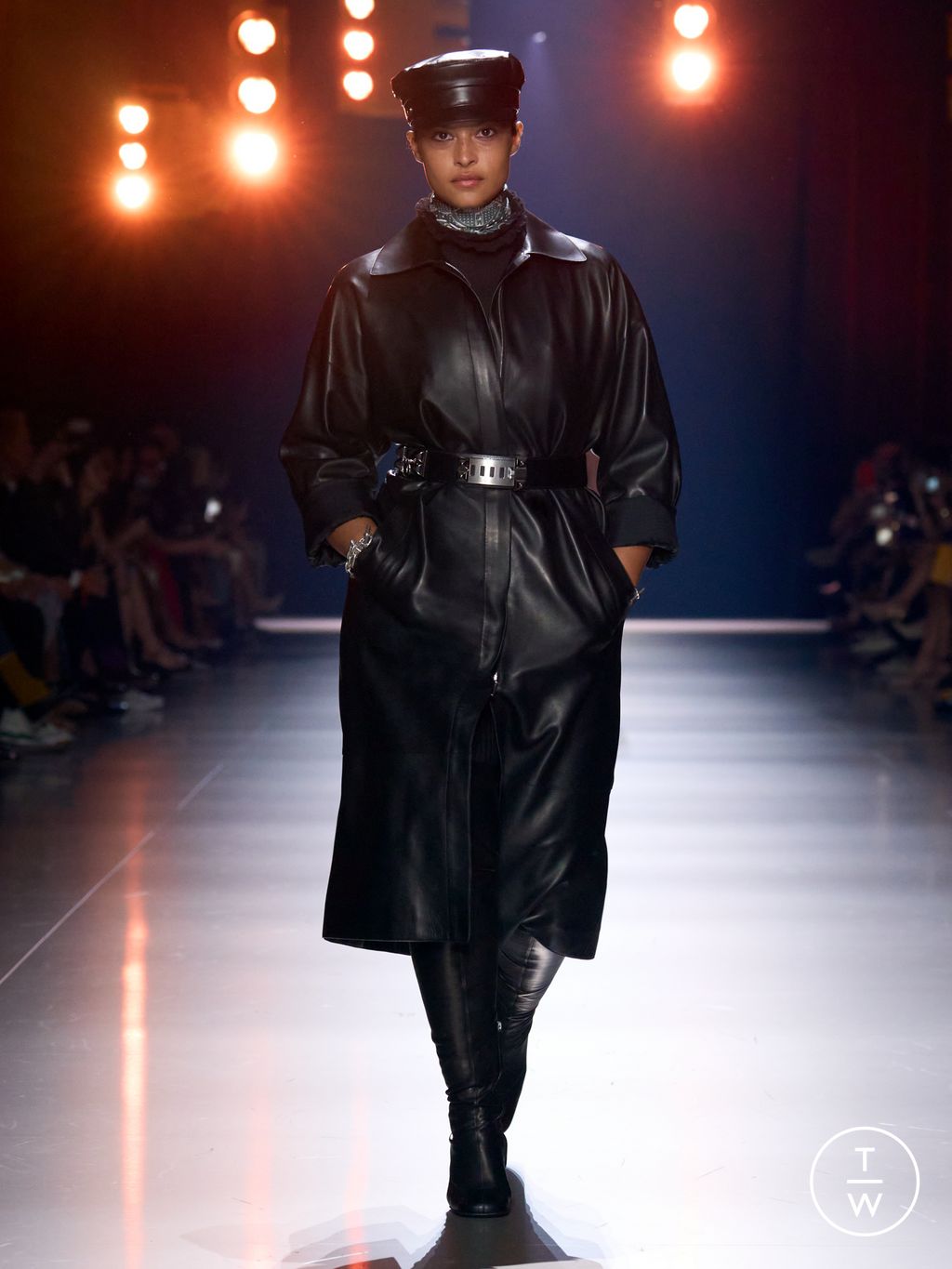 Fashion Week Paris Resort 2025 look 8 from the Hermès collection 女装