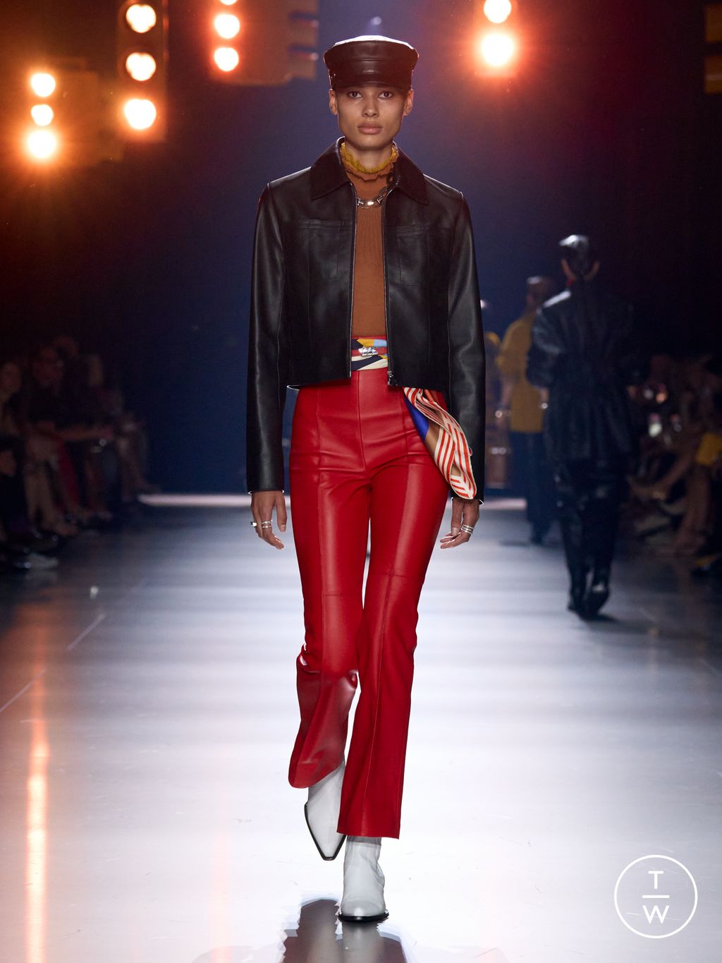 Fashion Week Paris Resort 2025 look 15 de la collection Hermès womenswear