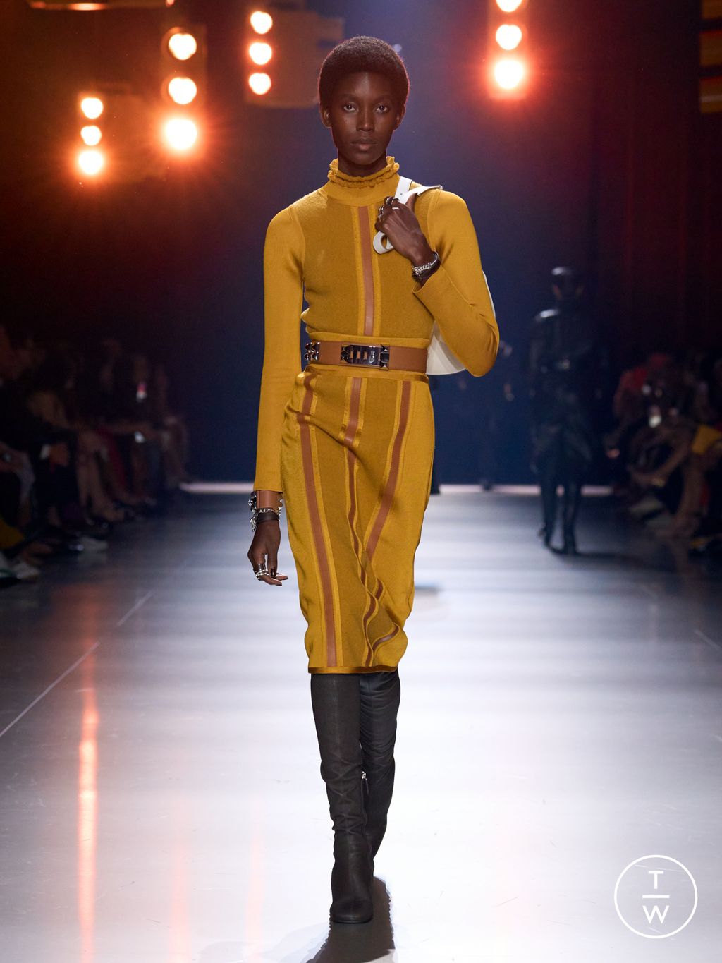 Fashion Week Paris Resort 2025 look 16 de la collection Hermès womenswear