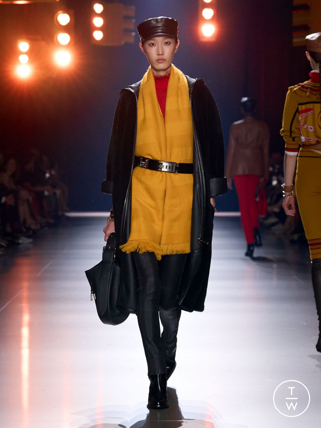 Fashion Week Paris Resort 2025 look 17 de la collection Hermès womenswear