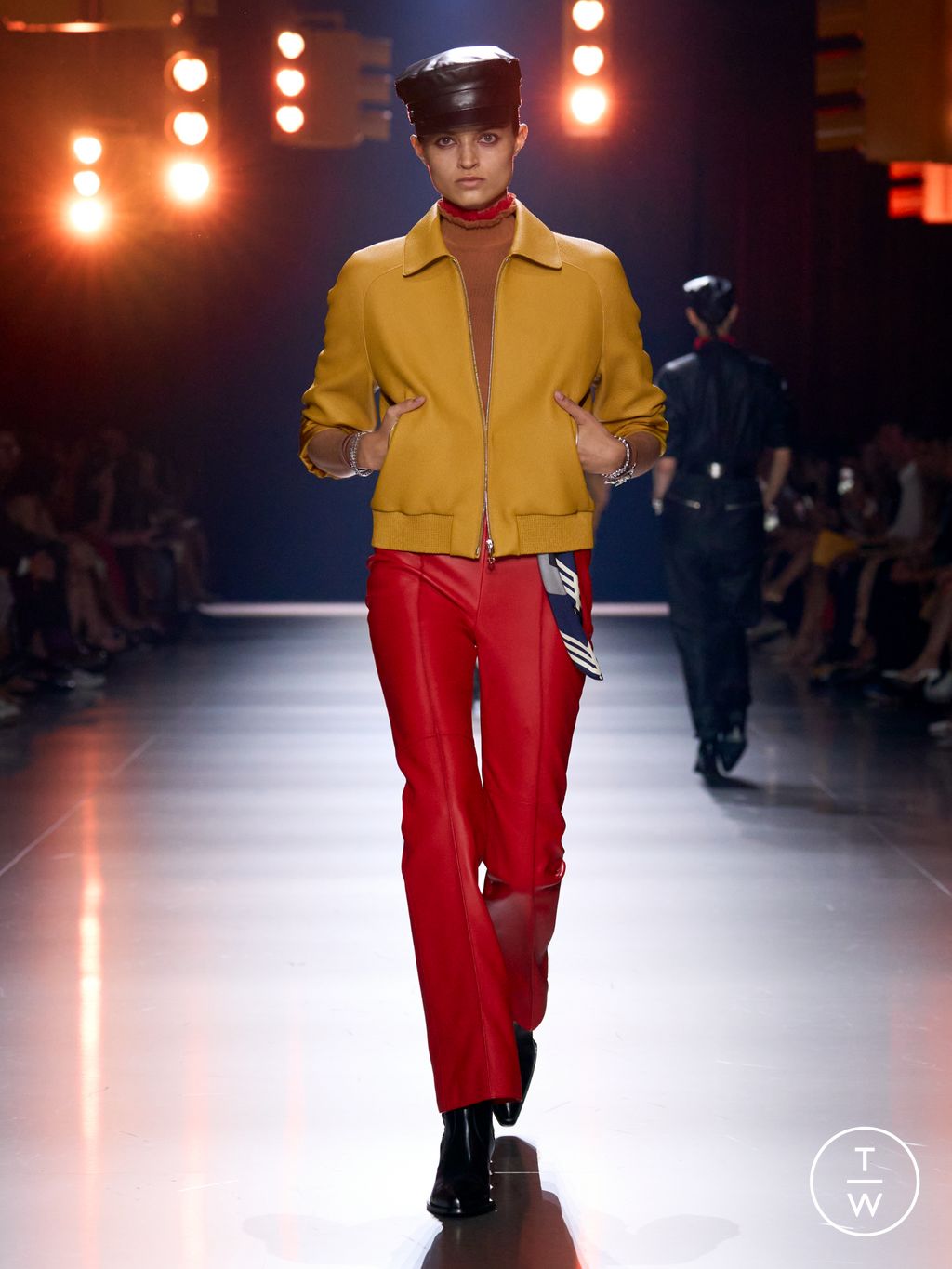 Fashion Week Paris Resort 2025 look 19 de la collection Hermès womenswear