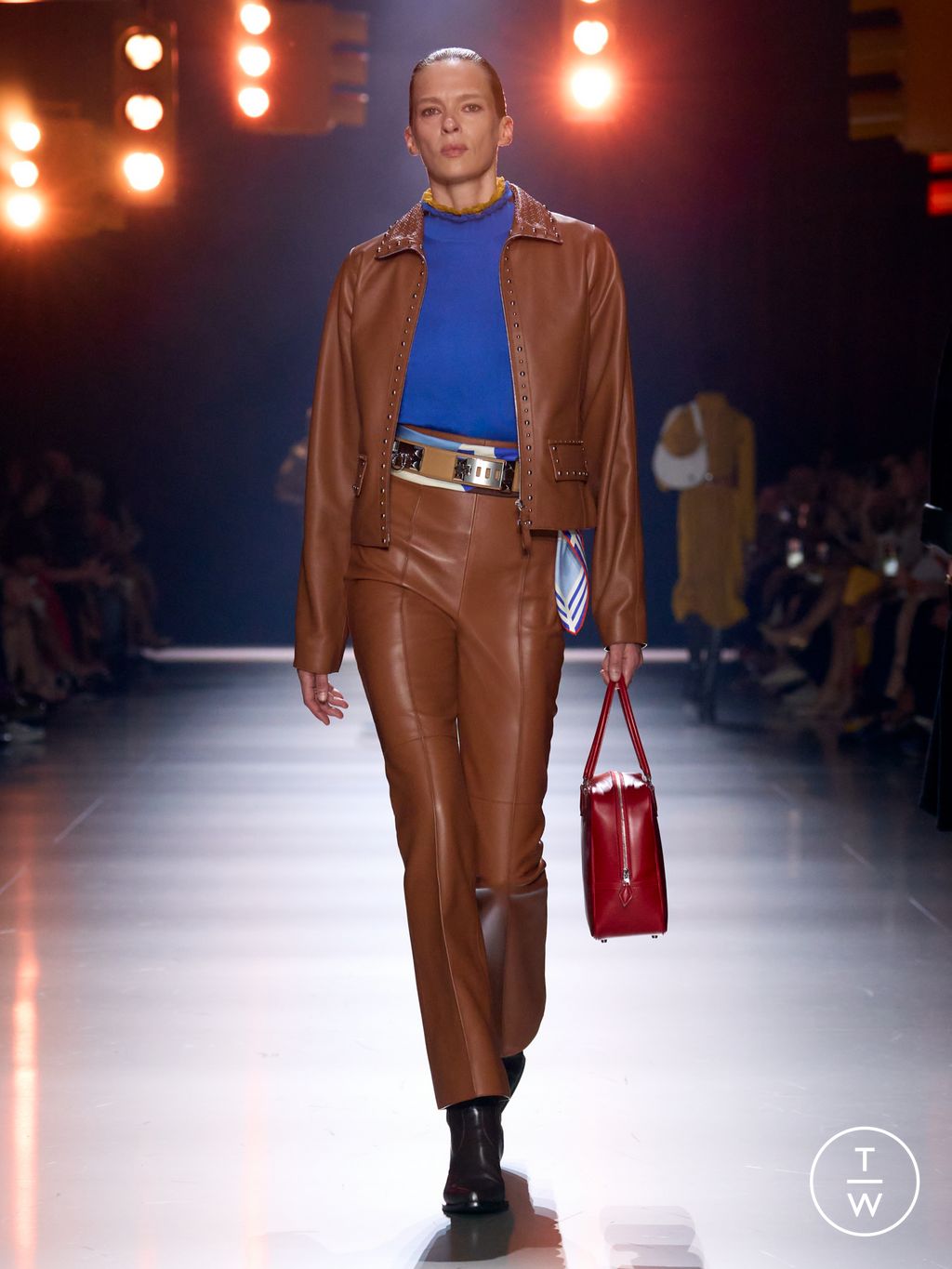 Fashion Week Paris Resort 2025 look 24 de la collection Hermès womenswear