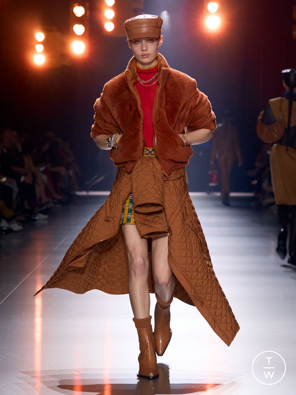 Fashion Week Paris Resort 2025 look 32 from the Hermès collection 女装