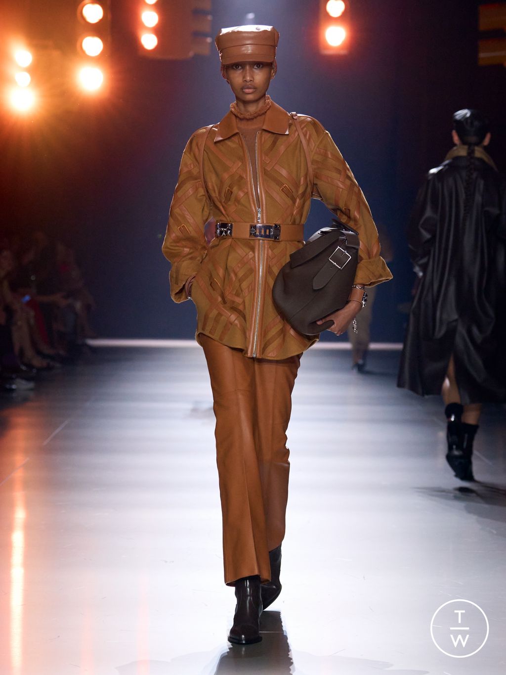 Fashion Week Paris Resort 2025 look 34 de la collection Hermès womenswear