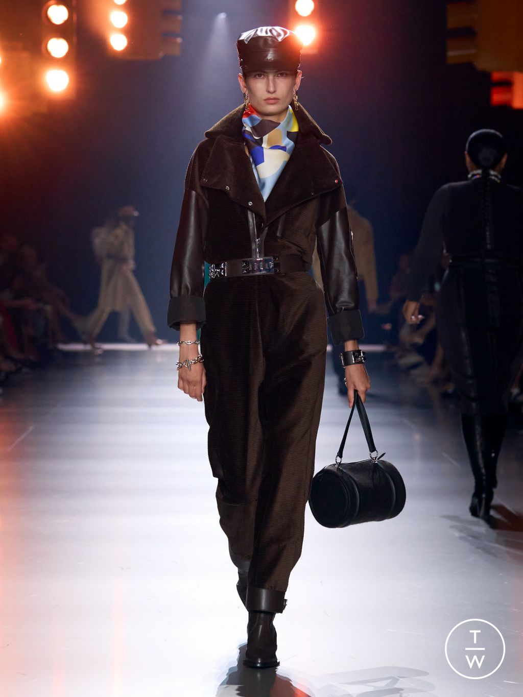 Fashion Week Paris Resort 2025 look 36 from the Hermès collection 女装