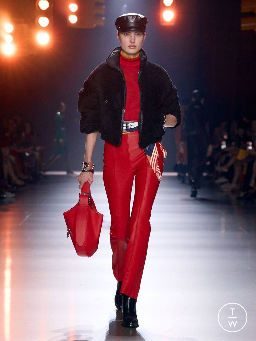 Fashion Week Paris Resort 2025 look 43 from the Hermès collection 女装