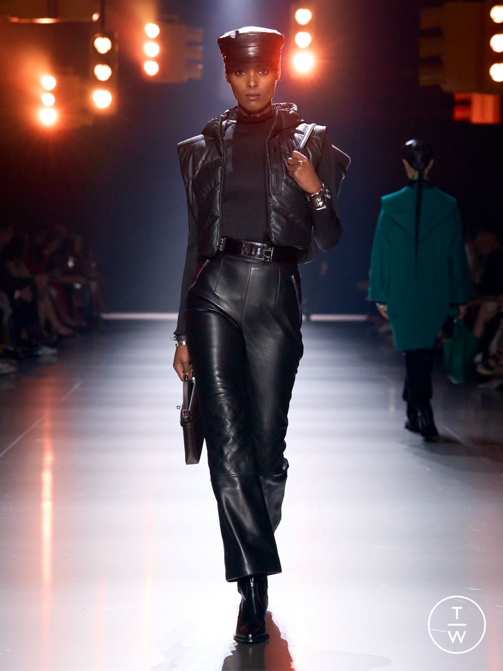 Fashion Week Paris Resort 2025 look 44 de la collection Hermès womenswear