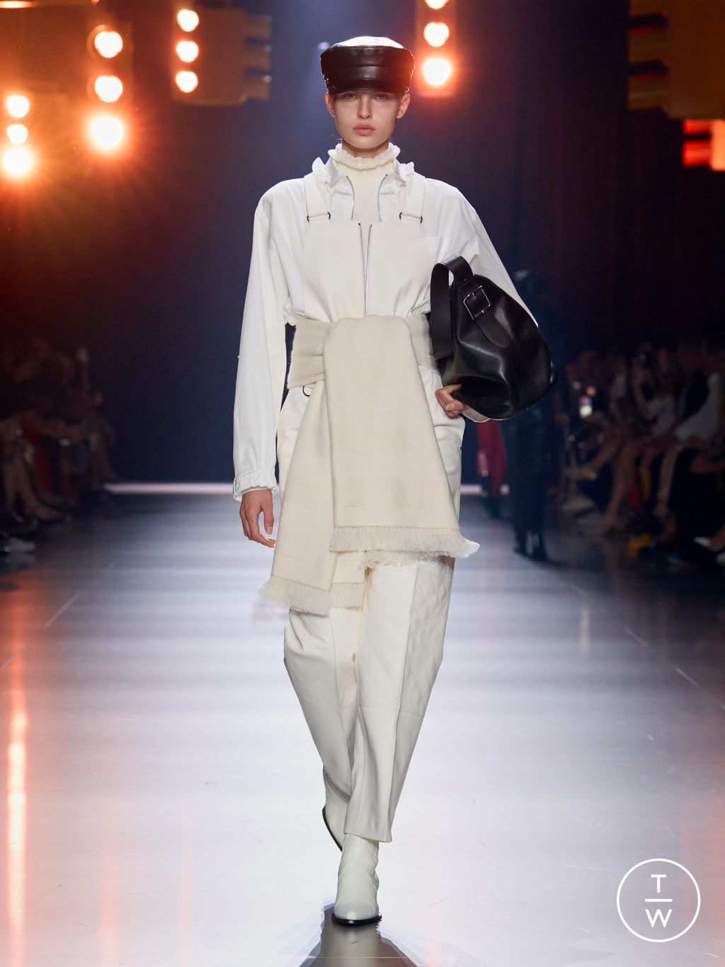 Fashion Week Paris Resort 2025 look 52 from the Hermès collection 女装