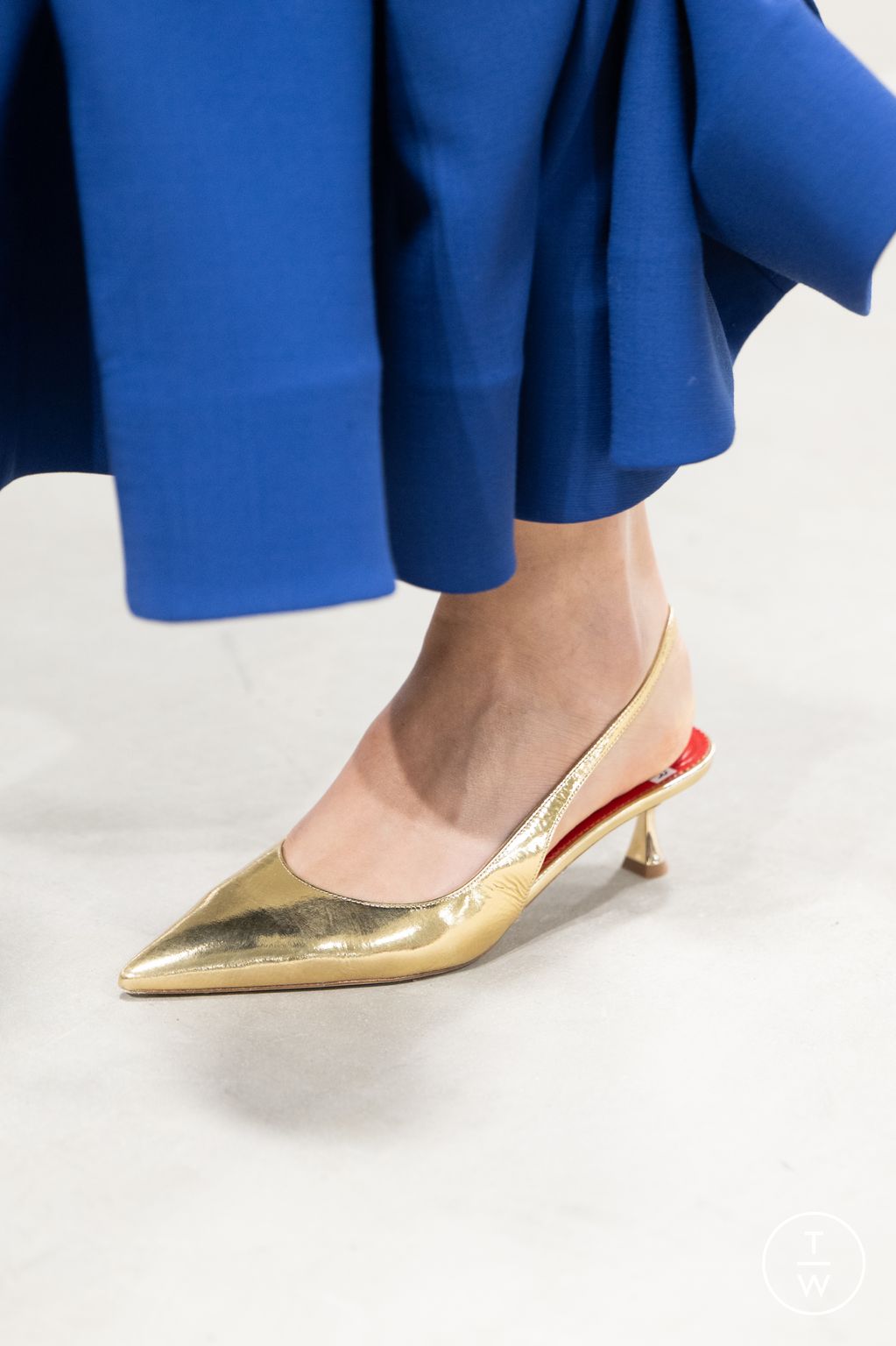 Fashion Week New York Fall/Winter 2025 look 3 from the Carolina Herrera collection womenswear accessories