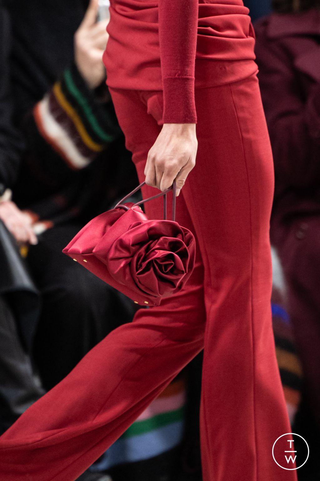 Fashion Week New York Fall/Winter 2025 look 6 de la collection Carolina Herrera womenswear accessories