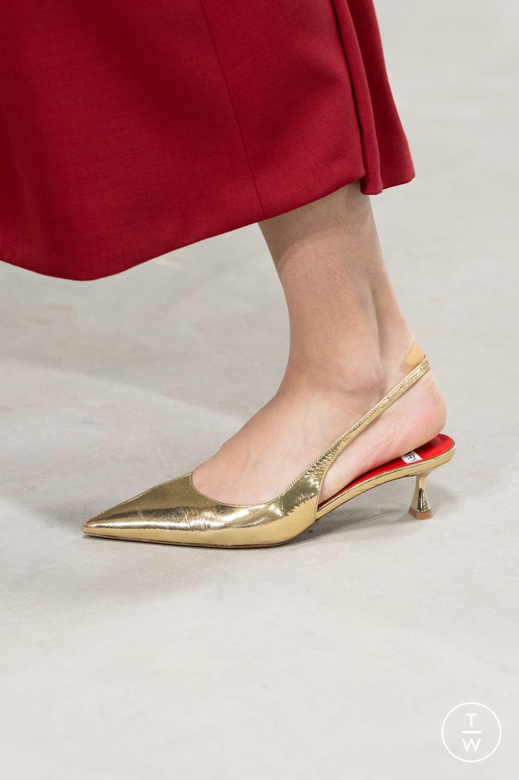 Fashion Week New York Fall/Winter 2025 look 7 de la collection Carolina Herrera womenswear accessories