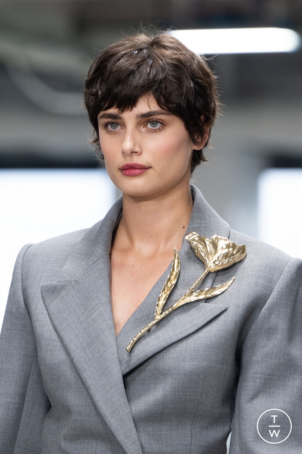 Fashion Week New York Fall/Winter 2025 look 8 from the Carolina Herrera collection womenswear accessories