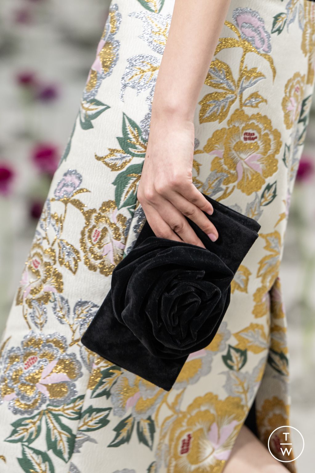 Fashion Week New York Fall/Winter 2025 look 14 from the Carolina Herrera collection womenswear accessories