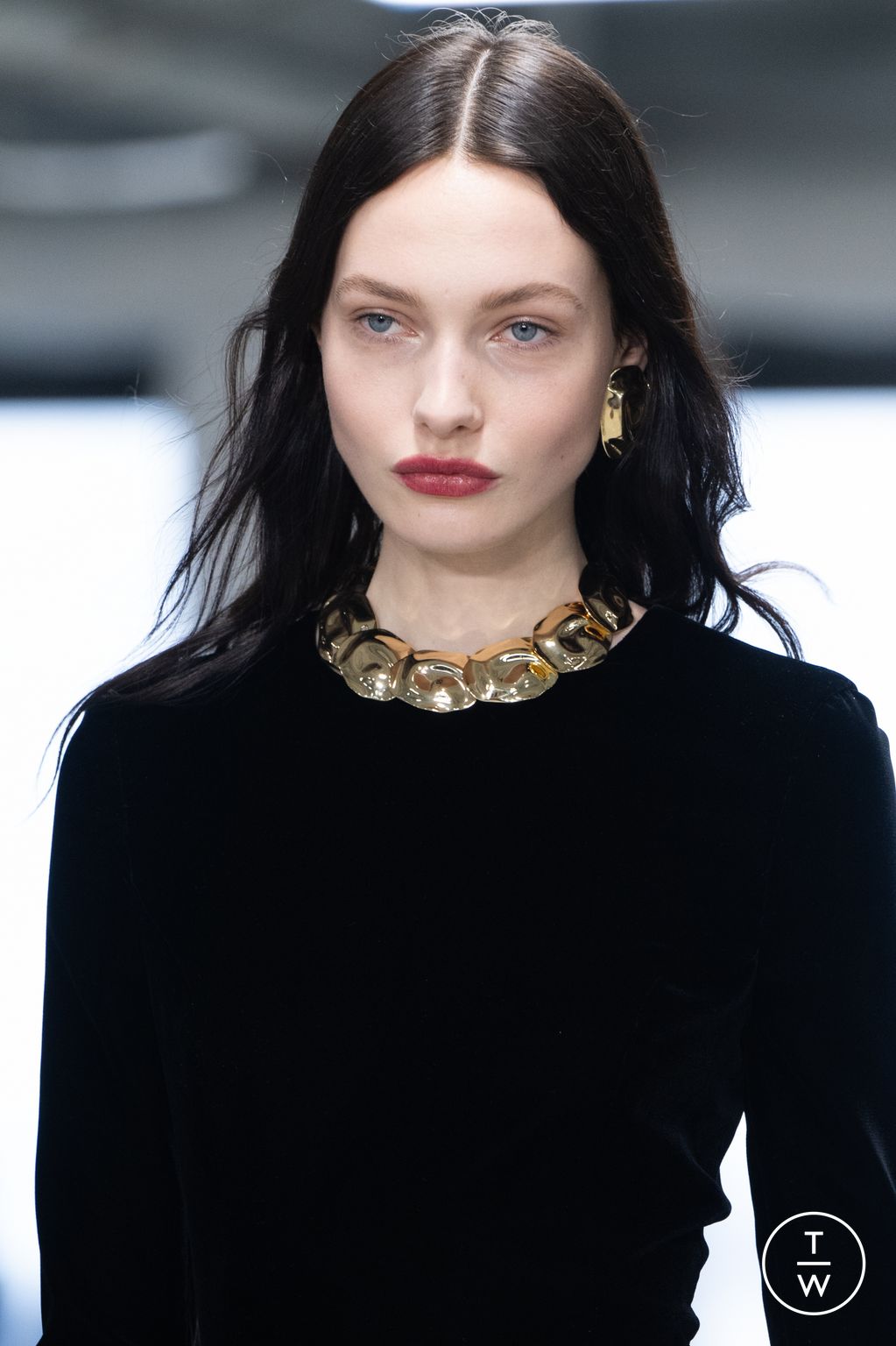 Fashion Week New York Fall/Winter 2025 look 15 de la collection Carolina Herrera womenswear accessories