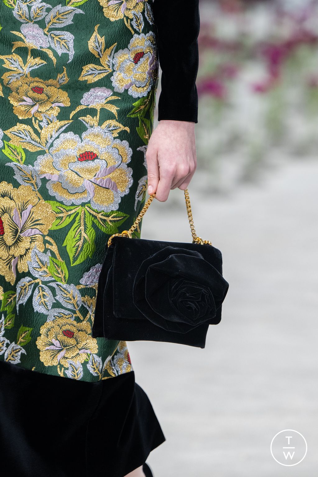 Fashion Week New York Fall/Winter 2025 look 16 from the Carolina Herrera collection womenswear accessories