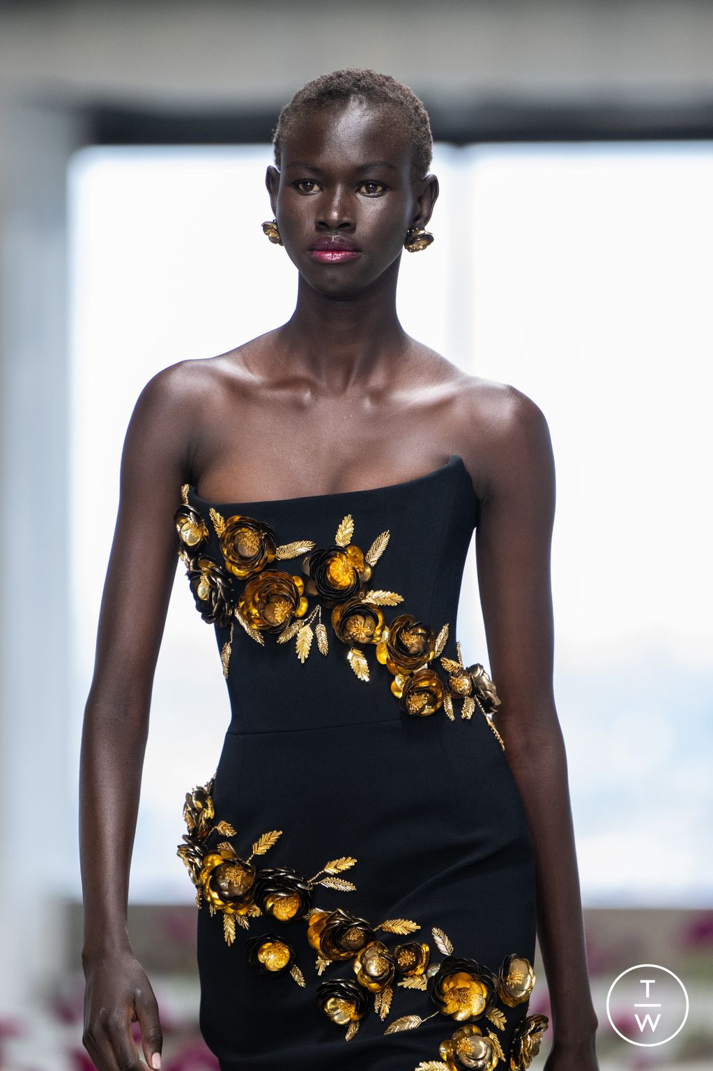 Fashion Week New York Fall/Winter 2025 look 17 de la collection Carolina Herrera womenswear accessories