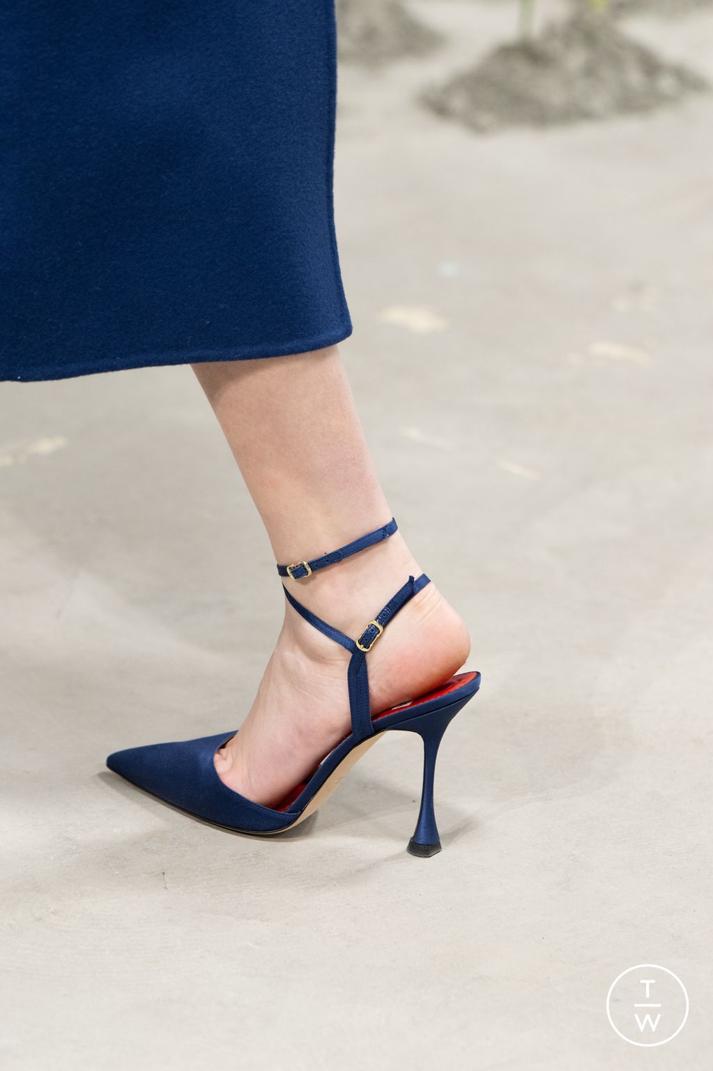 Fashion Week New York Fall/Winter 2025 look 18 from the Carolina Herrera collection womenswear accessories