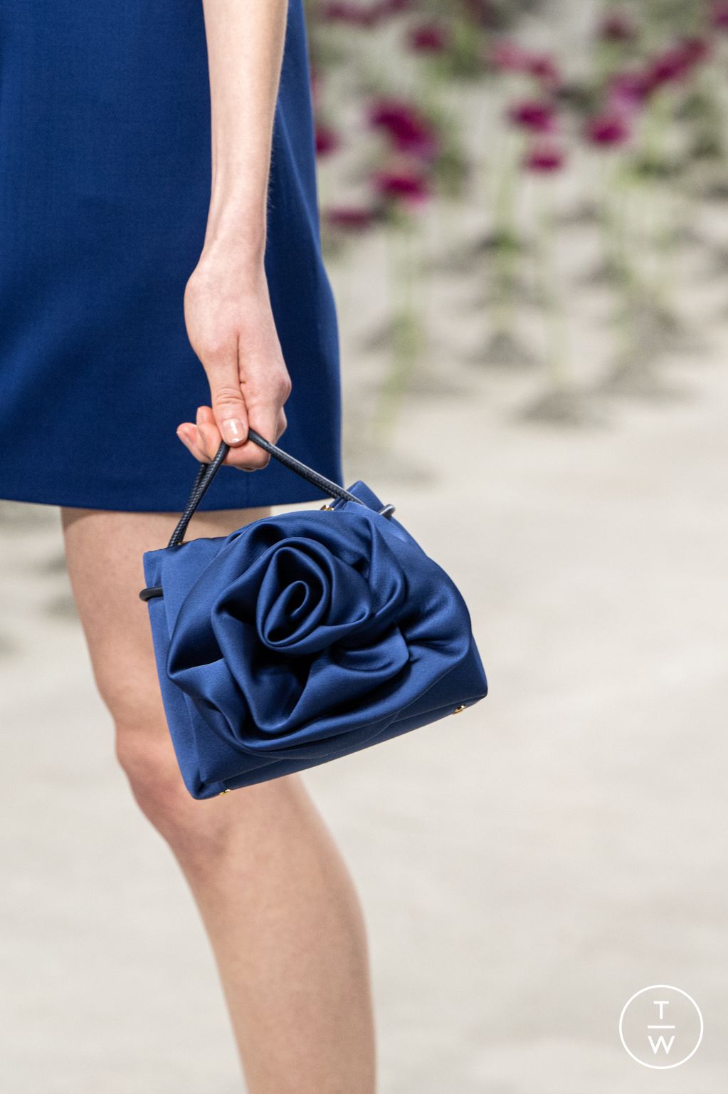 Fashion Week New York Fall/Winter 2025 look 22 from the Carolina Herrera collection womenswear accessories