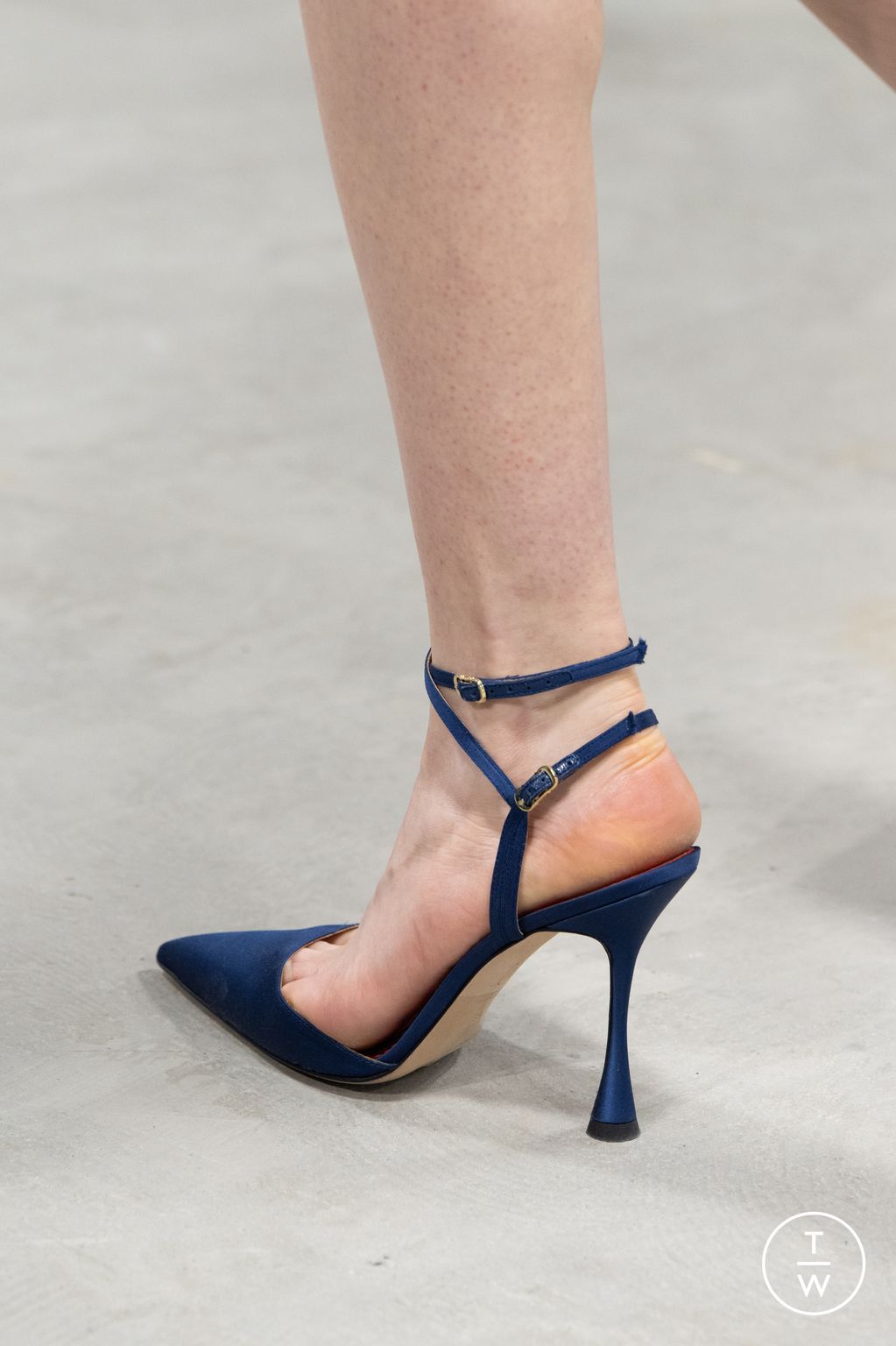 Fashion Week New York Fall/Winter 2025 look 23 from the Carolina Herrera collection womenswear accessories